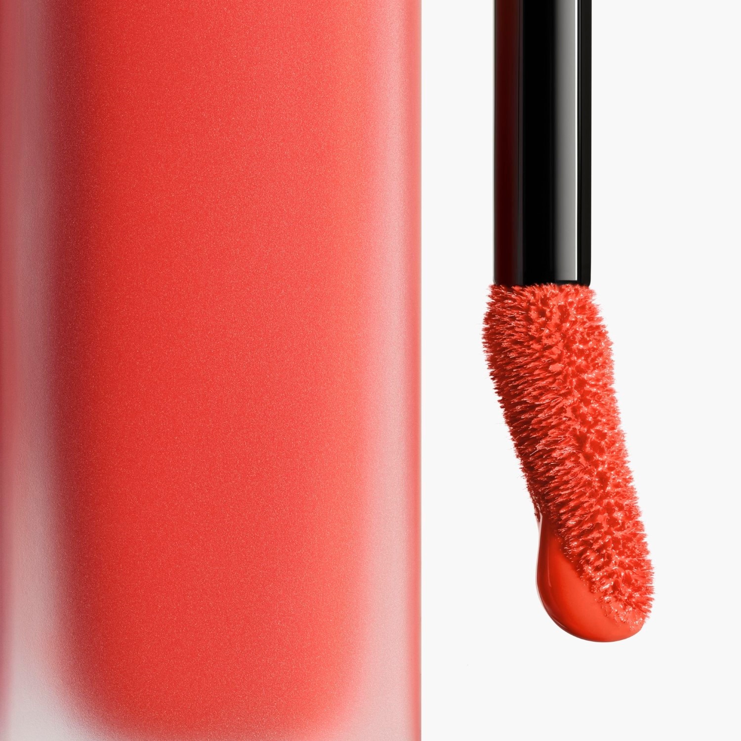 LA BARRA DE LABIOS LÍQUIDA MATE INTENSA DE LARGA DURACIÓN